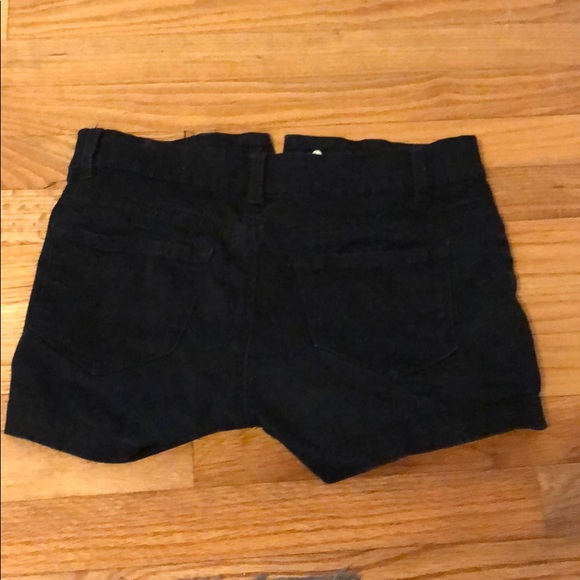 Black shorts - Picture 2 of 3